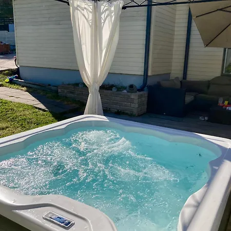 Appartamento Saunalla Ja Ulkoporealtaalla *